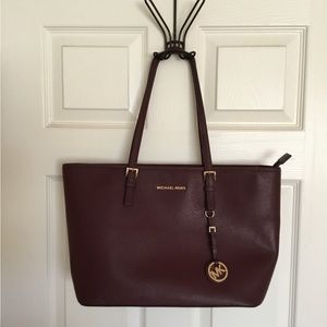 Jet Set Medium Saffiano Leather Top-Zip Tote Bag